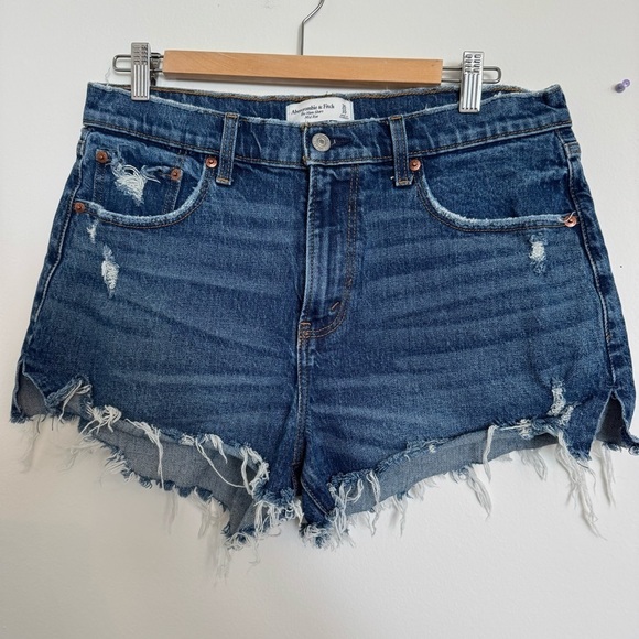 Abercrombie & Fitch Pants - Abercrombie & Fitch Mid Rise Mom Short Curve Love Cut Off Raw Hem Size 10 30